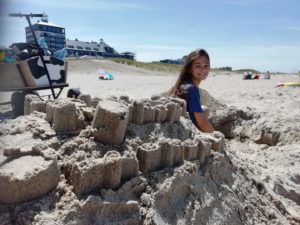 Zandkasteel gemaakt in het strand